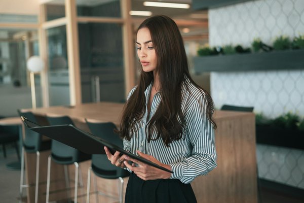 Sophrologue en entreprise : Pourquoi engager un expert dans un environnement professionnel ?