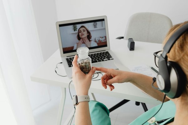 Quel est le rôle du télésecrétariat dans l'amélioration de la satisfaction client ?