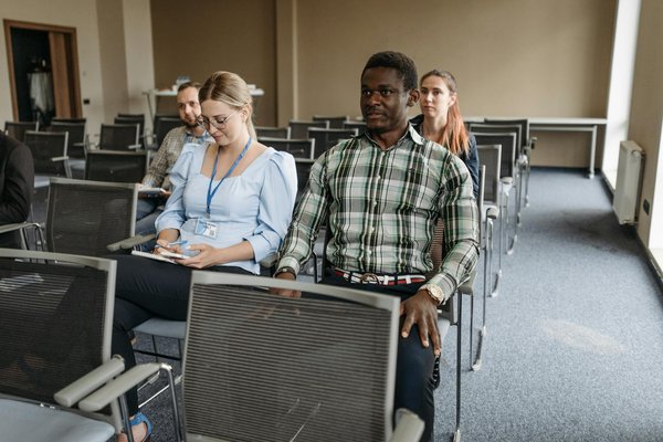 Quels documents sont nécessaires pour le renouvellement de titre de séjour à Antony ?