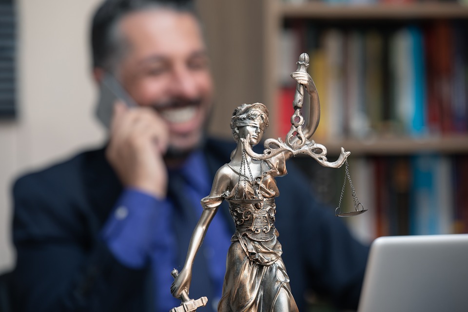 Quelles sont les démarches à suivre pour dénicher un bon avocat ?